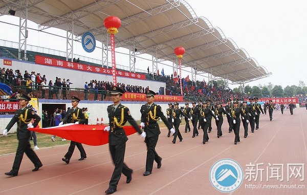 2013年运动会隆重开幕:年度体育盛事风云再起
