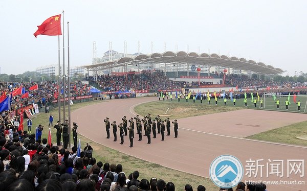 2013年运动会隆重开幕:年度体育盛事风云再起