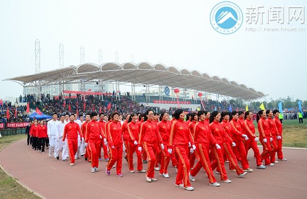 2013年运动会隆重开幕:年度体育盛事风云再起