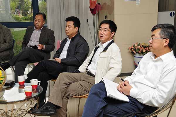 学校举办“校长与学生面对面”座谈会