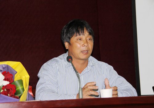 全国道德模范郭文标走进台州学院