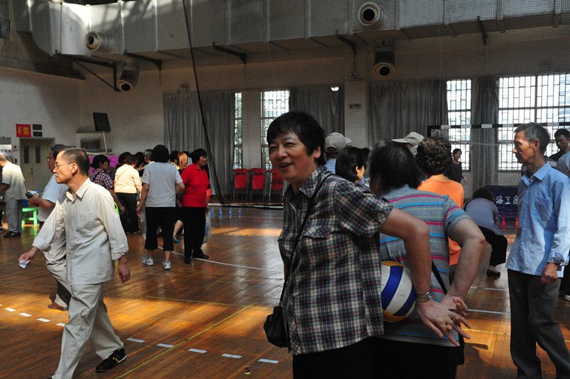 运动健身 喜迎重阳——校退休教职工第二届老年趣味运动会顺利举行(图)