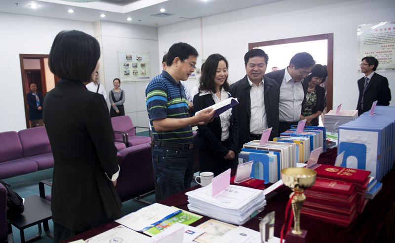 省评估院专家莅临金陵学院进行专业建设抽检预访工作