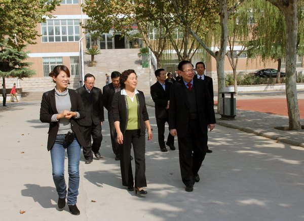 新加坡南洋理工学院来郑州职业技术学院考察交流