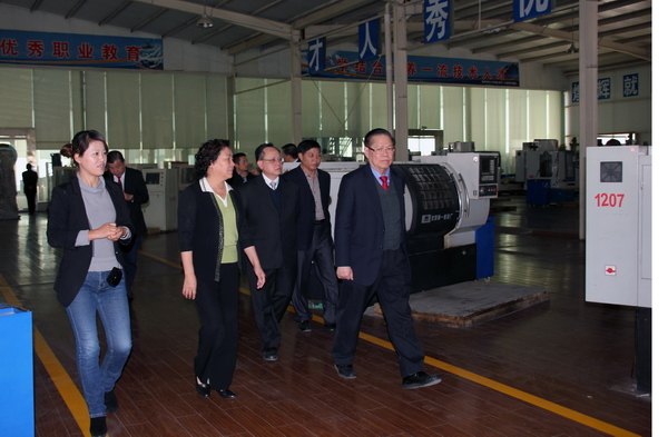 新加坡南洋理工学院来郑州职业技术学院考察交流