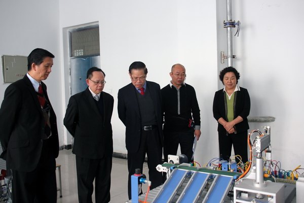 新加坡南洋理工学院来郑州职业技术学院考察交流