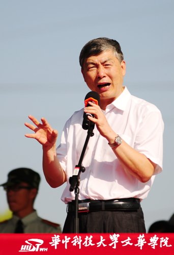 【开学典礼】华中科技大学文华学院举行2013级新生军训阅兵式暨开学典礼