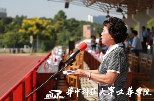 【开学典礼】华中科技大学文华学院举行2013级新生军训阅兵式暨开学典礼
