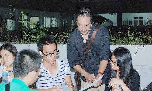 自主选  开口说  英语角新形式吸引师生积极参与