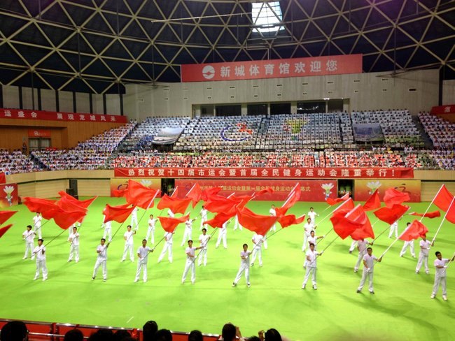 常州工学院志愿者圆满完成常州市第十四届运动会开幕式演出
