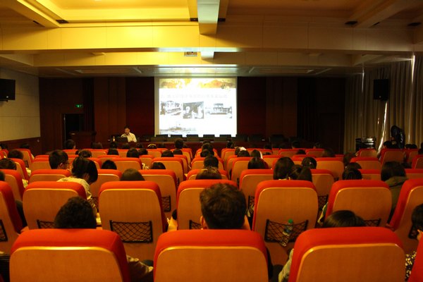 校团委举办“与信仰对话”专题报告会