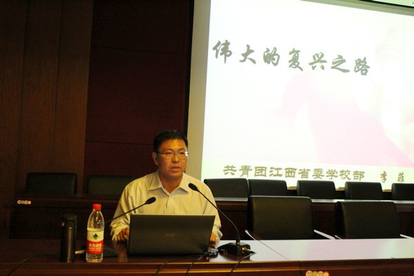 校团委举办“与信仰对话”专题报告会