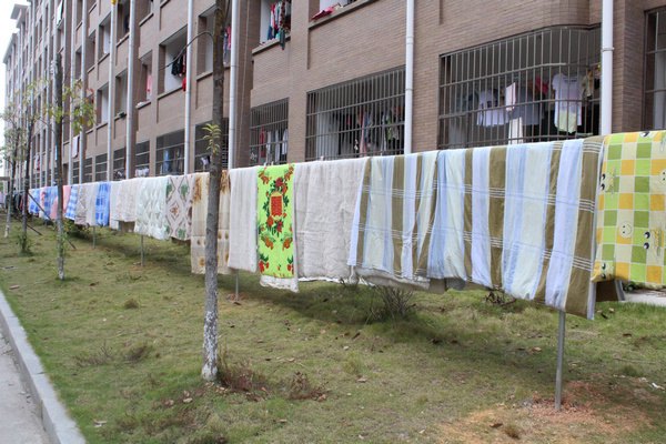 学生公寓新增晾衣架方便师生