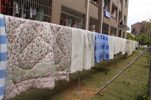 学生公寓新增晾衣架方便师生