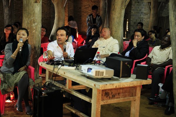 中非陶瓷文化艺术交流项目系列报道之六——非洲艺术家与景德镇陶瓷学院师生交流陶瓷艺术创作心得