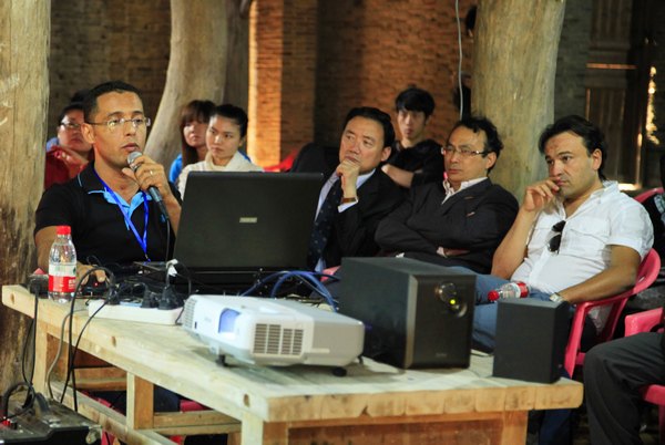 中非陶瓷文化艺术交流项目系列报道之六——非洲艺术家与景德镇陶瓷学院师生交流陶瓷艺术创作心得