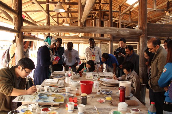 中非陶瓷文化艺术交流项目系列报道之七——釉上彩装饰交流活动在三宝举行