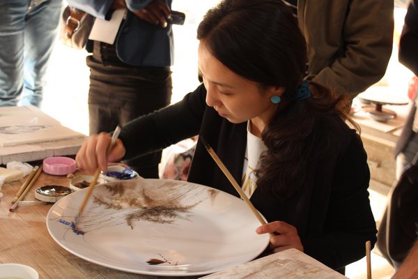 中非陶瓷文化艺术交流项目系列报道之七——釉上彩装饰交流活动在三宝举行