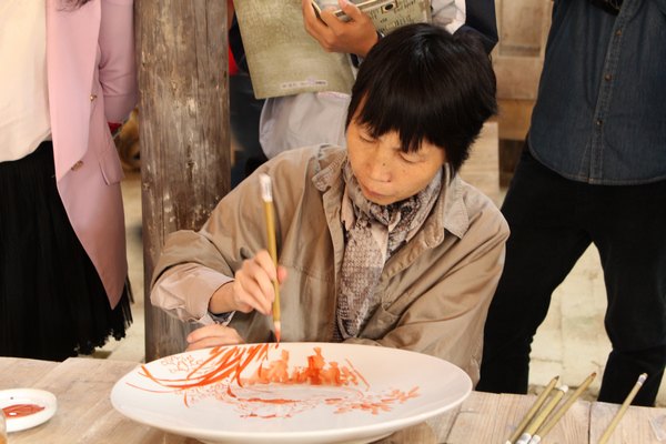 中非陶瓷文化艺术交流项目系列报道之七——釉上彩装饰交流活动在三宝举行