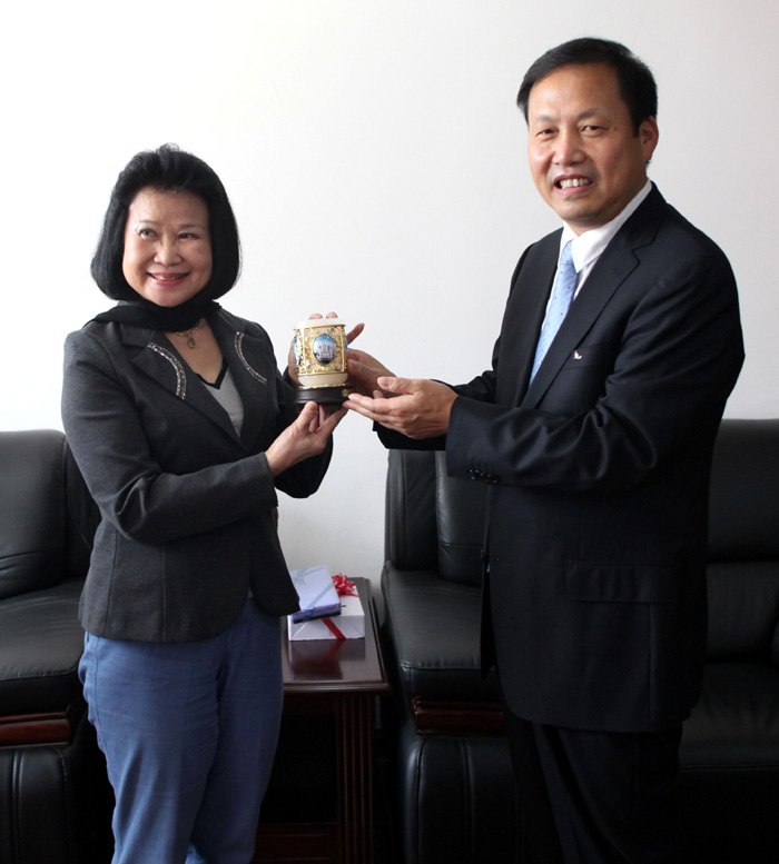 莫诗浦书记会见泰国川登喜皇家大学校长代表团