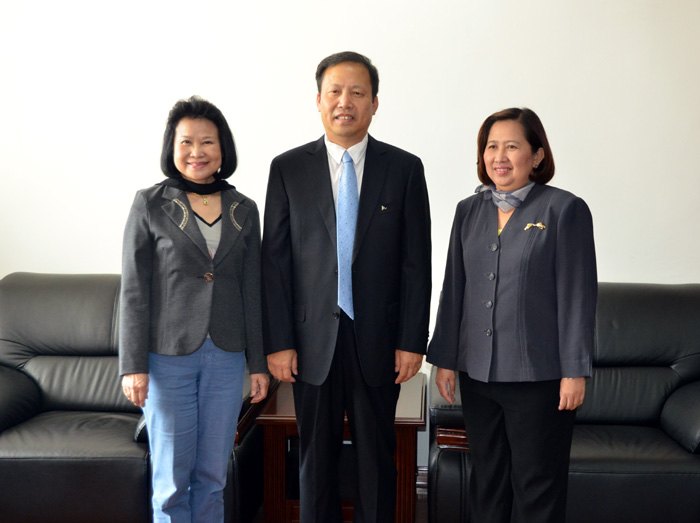 莫诗浦书记会见泰国川登喜皇家大学校长代表团