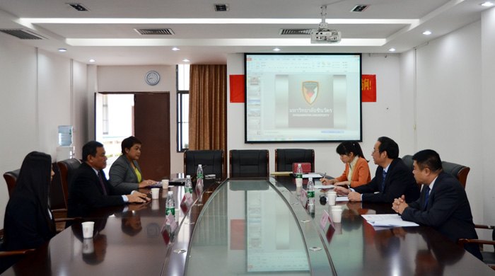 李丰生院长会见泰国钦那瓦大学校长代表团