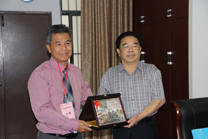 叶德明副书记会见马来西亚霹雳州国民中学校长代表团