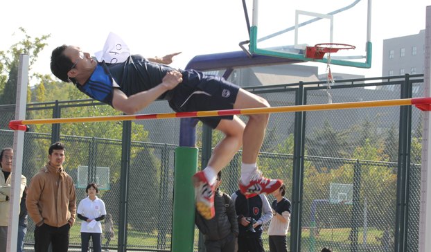 第十三届秋季运动会举行