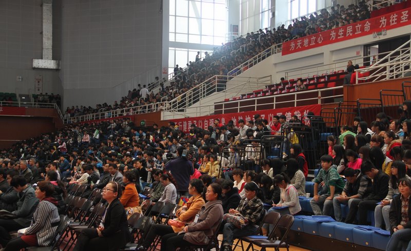 许昌学院师生参加许昌市“道德讲堂总堂”公民德行教育专题讲座