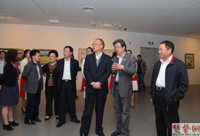 风·景崔雄油画作品在南京艺术学院美术馆开展