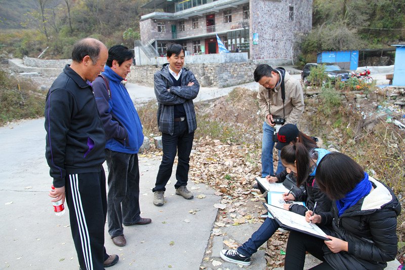 院长陈建国一行赴万仙山写生基地慰问师生