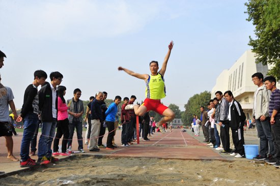 湖北工业大学2013年大学生田径运动会成功举行