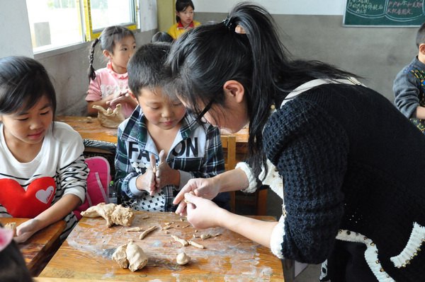 景德镇陶瓷学院青年志愿者赴湘湖小学开展支教活动