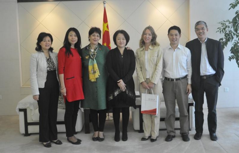 副校长刘春红会见德国驻上海领事馆领事夫人Silvia Kettelhut博士一行