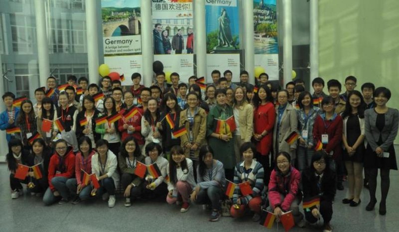 副校长刘春红会见德国驻上海领事馆领事夫人Silvia Kettelhut博士一行