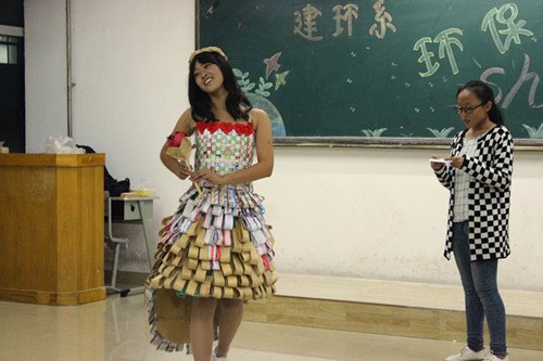 建环系举办第一届环保时装大赛