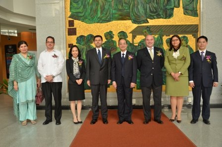 副校长宋立群会见出席东华大学第五届国际文化节的国际来宾