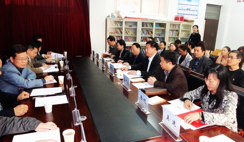 许昌学院与中原工学院举行2013级学术型研究生硕士生导师对接仪式