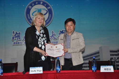 美国梦工厂总监雪莉?佩奇女士来校讲学