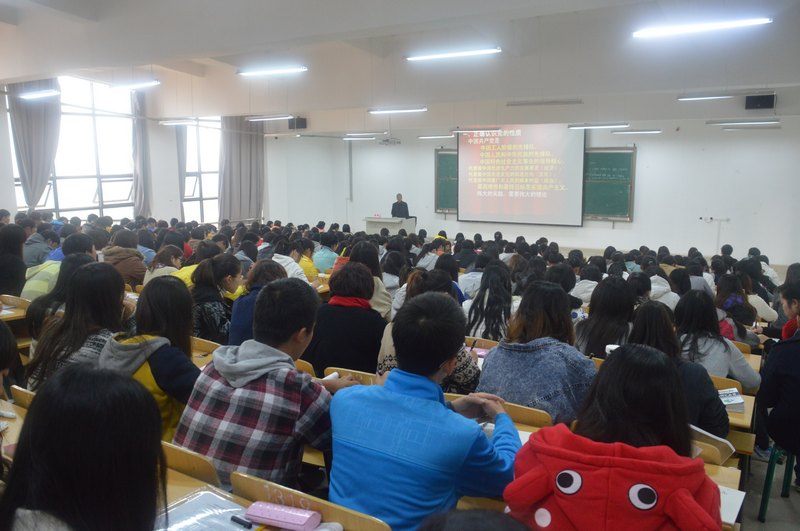 中央马克思主义理论研究和建设工程专家陈路教授莅临云南师范大学商学院授党课
