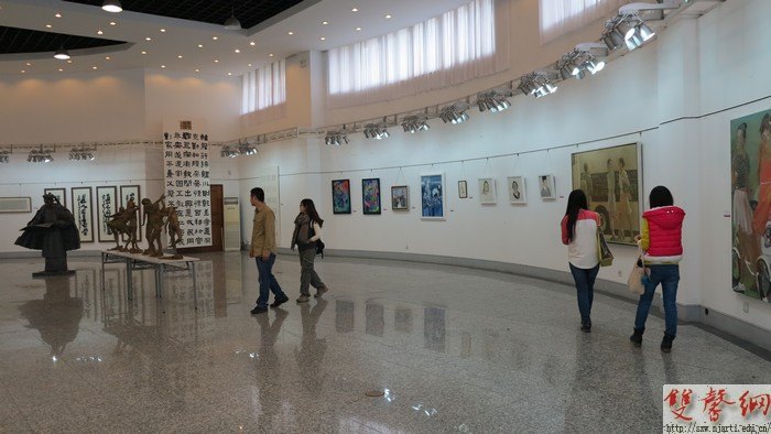 南京艺术学院第二届青年教师技能展演美术作品展开幕