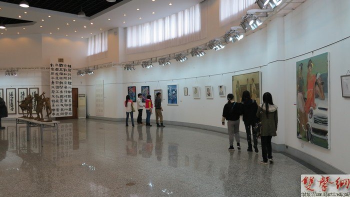 南京艺术学院第二届青年教师技能展演美术作品展开幕