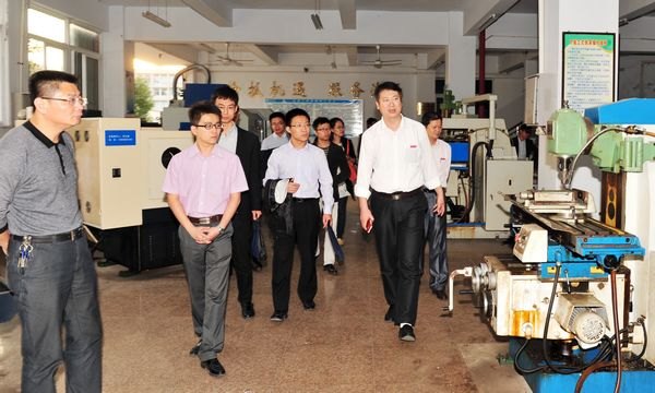清华大学、北京大学在明挂职博士、硕士来校考察