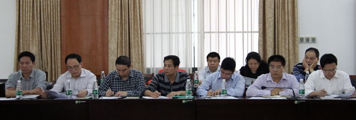 广西师范学院举行“深入学习习近平总书记系列重要讲话精神,推进学校科学发展、跨越发展”党委中心组理论学习扩大会