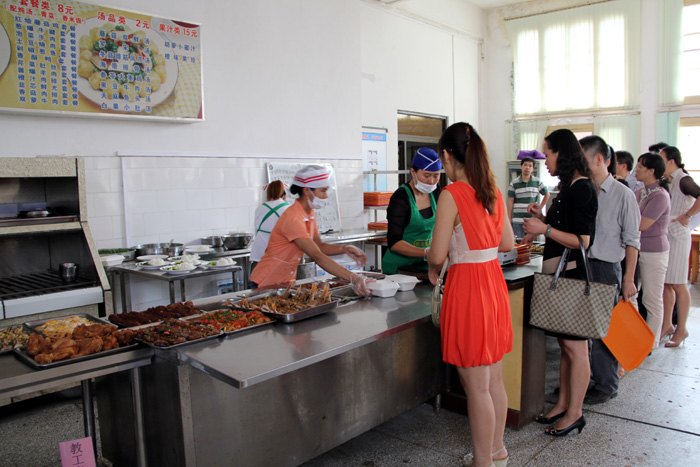 广西师范学院教工餐厅正式运行