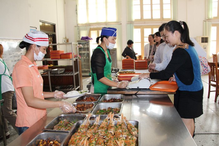 广西师范学院教工餐厅正式运行