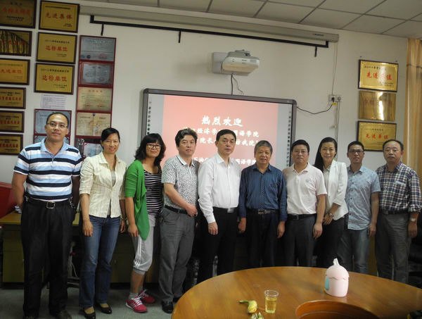 海口经济学院外国语学院院长张显平一行来广东石油化工学院交流