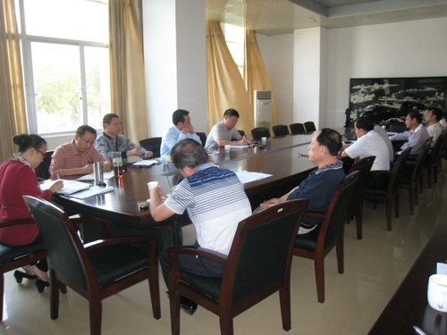 后勤集团领导班子召开党的群众路线教育实践活动专题民主生活会