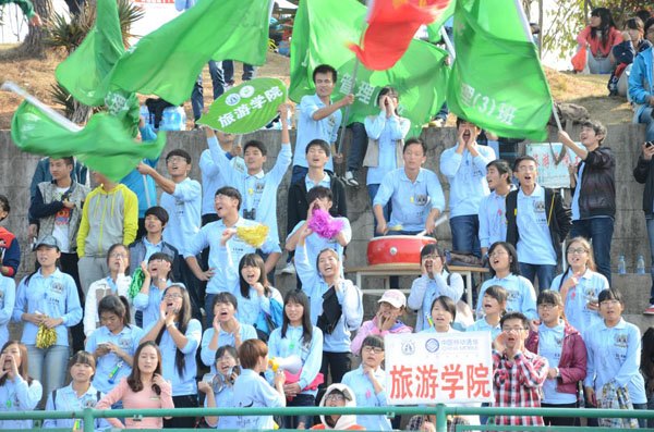 默默无闻的参与者——校运会现场工作人员侧记