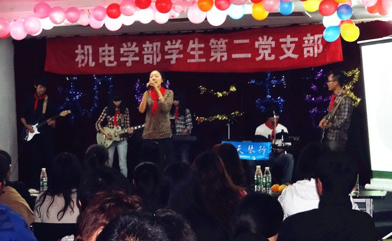 ��ҫ����  �ഺ����